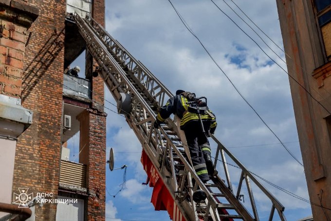 Новини Харкова: у багатоповерхівці сталася пожежа